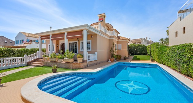 Chalet - Venta - Torrevieja - La Mata