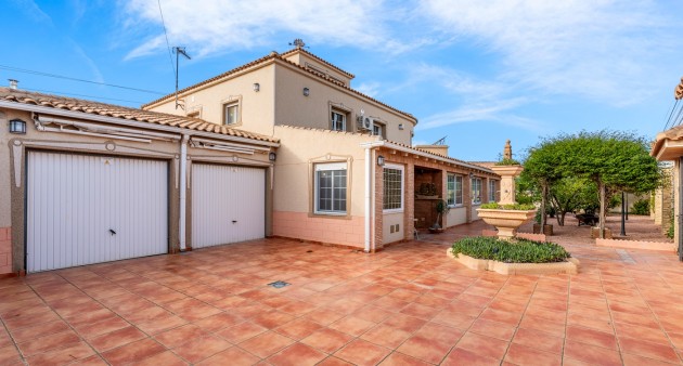 Chalet - Venta - Torrevieja - SB-003319