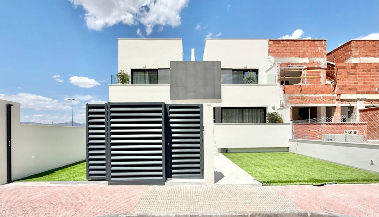 Nowo zbudowane - Town House - Cox - San Fernando