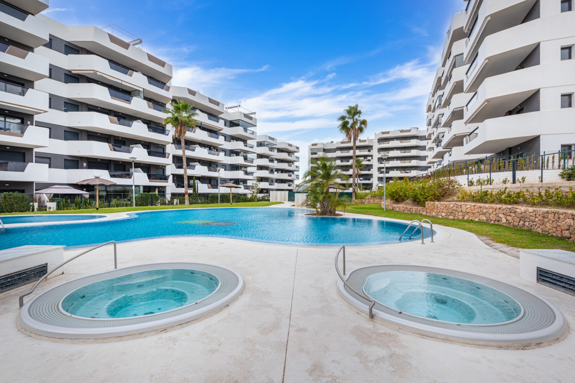 Sale - Apartment - Arenales del Sol