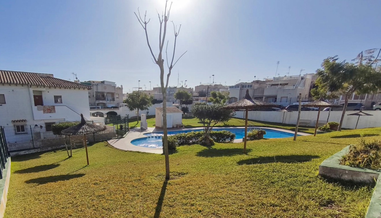 Sale - Bungalow - Torrevieja - Lago jardin