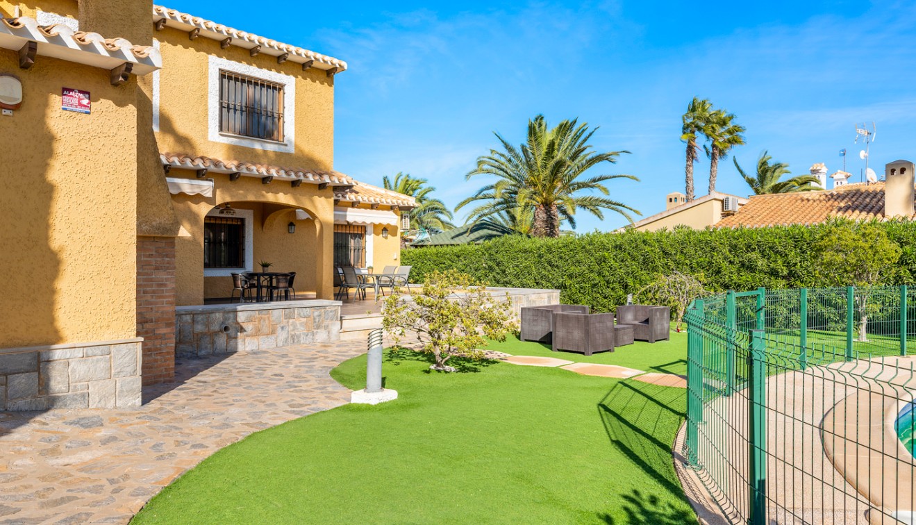 Sale - Chalet - Cabo Roig