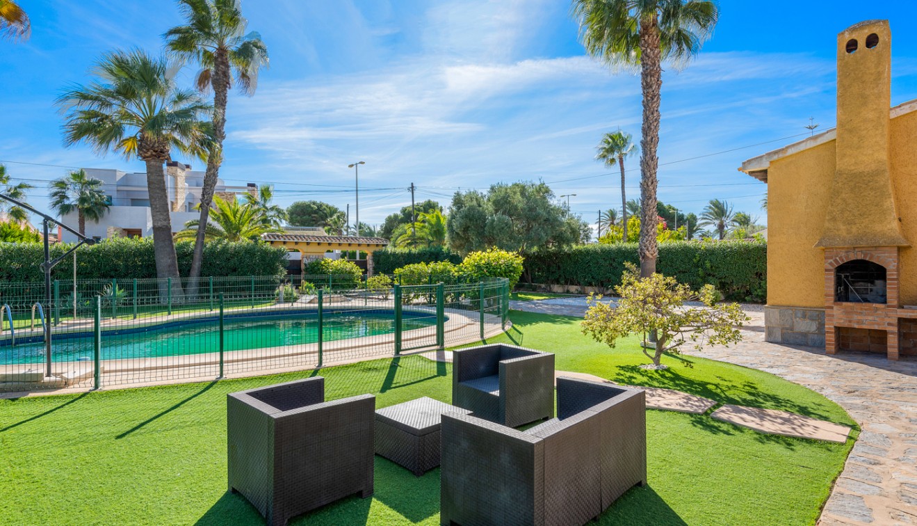 Sale - Chalet - Cabo Roig