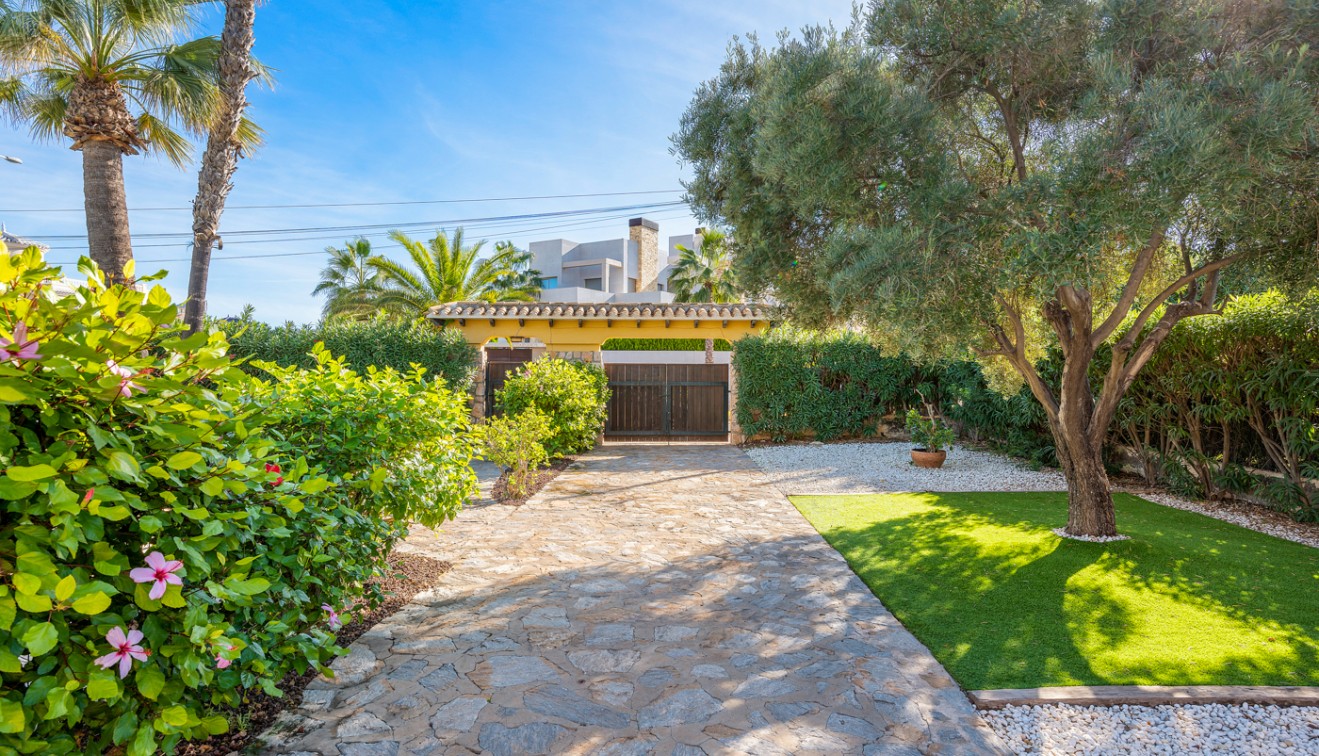 Sale - Chalet - Cabo Roig