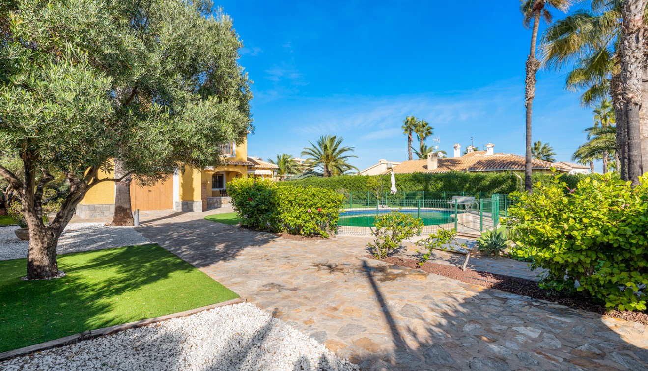 Sale - Chalet - Cabo Roig