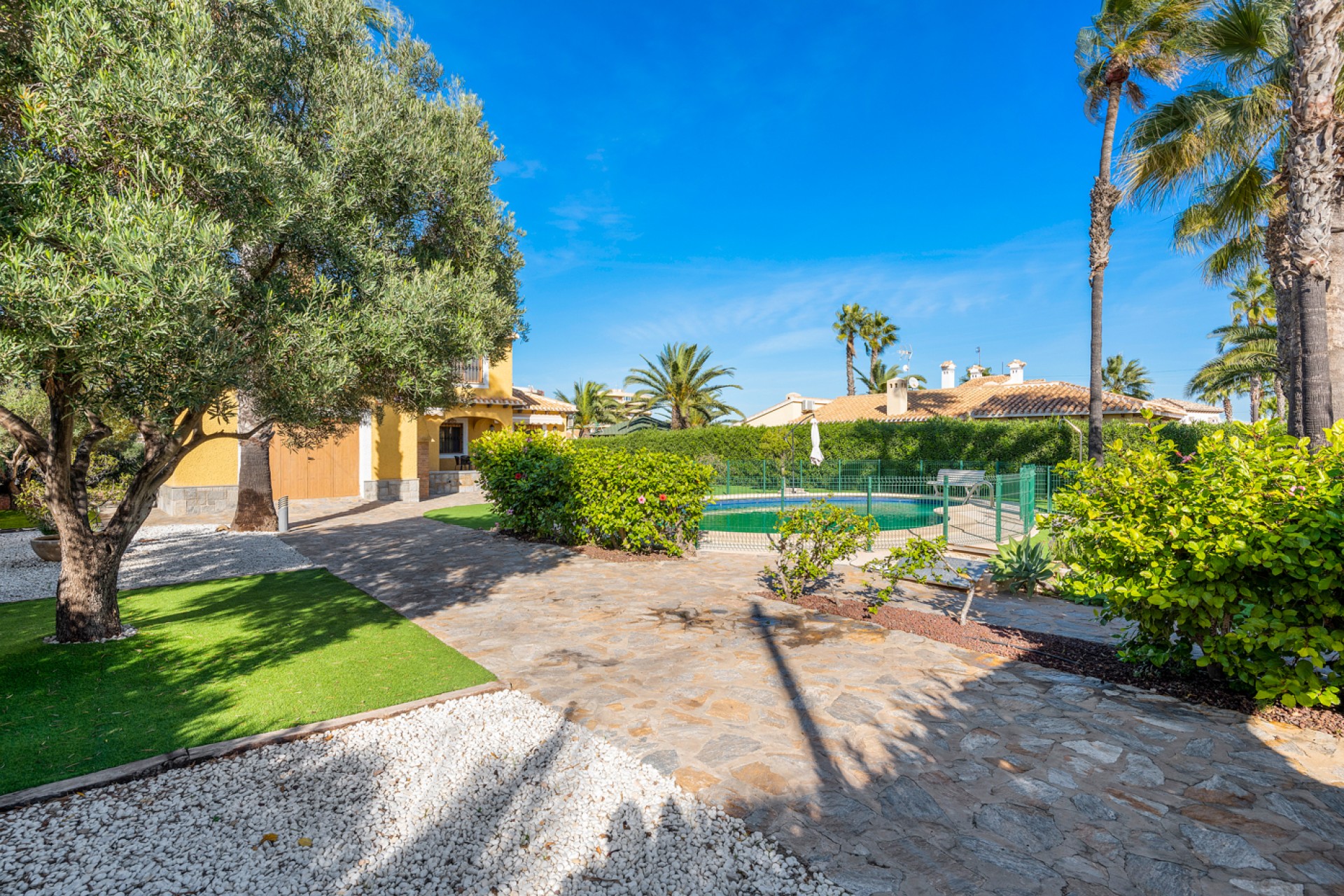 Sale - Chalet - Cabo Roig