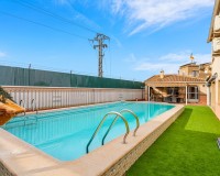 Sale - Chalet - Torrevieja