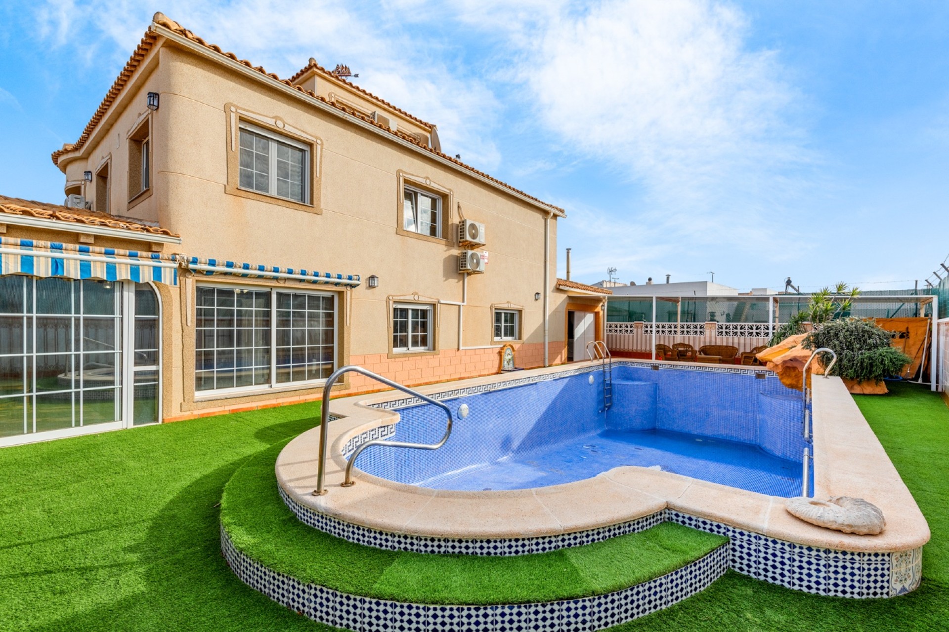 Sale - Chalet - Torrevieja