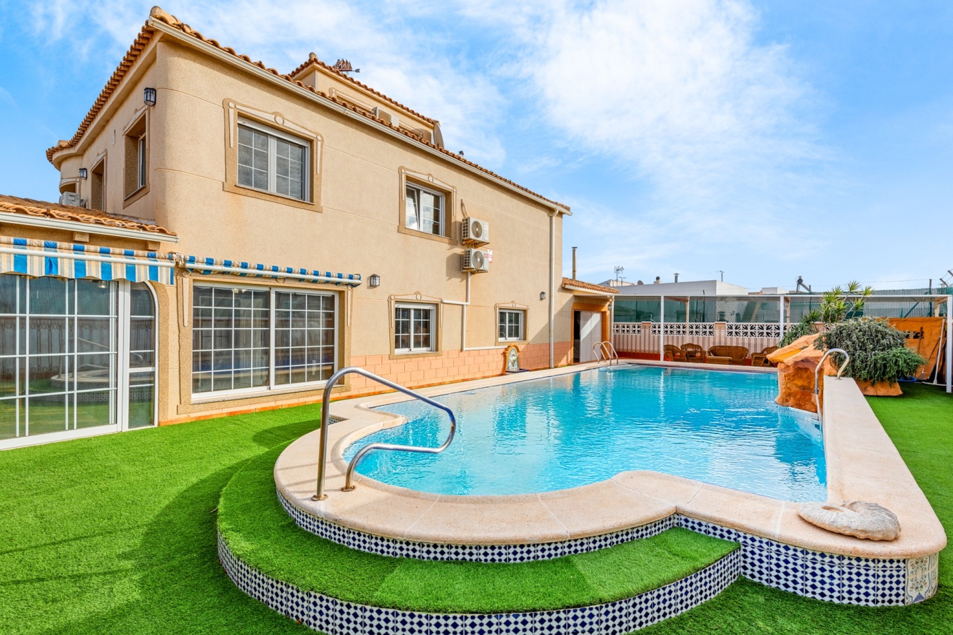 Sale - Chalet - Torrevieja