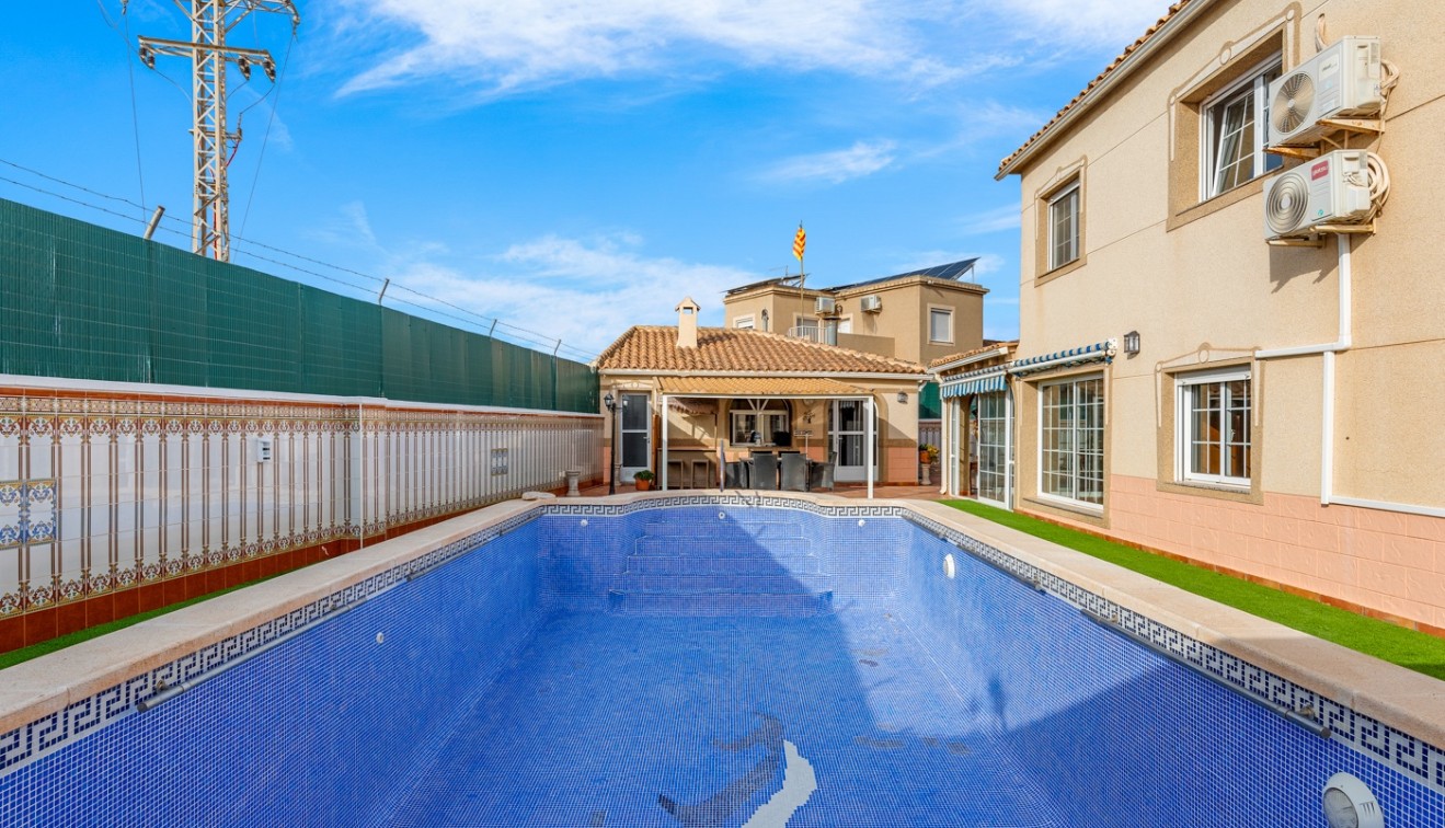 Sale - Chalet - Torrevieja