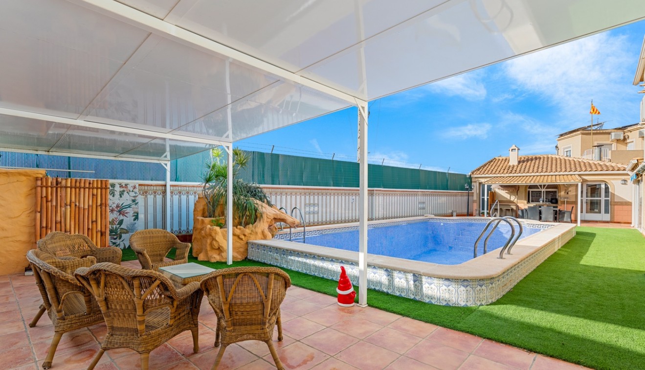 Sale - Chalet - Torrevieja