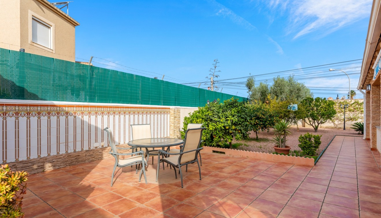 Sale - Chalet - Torrevieja