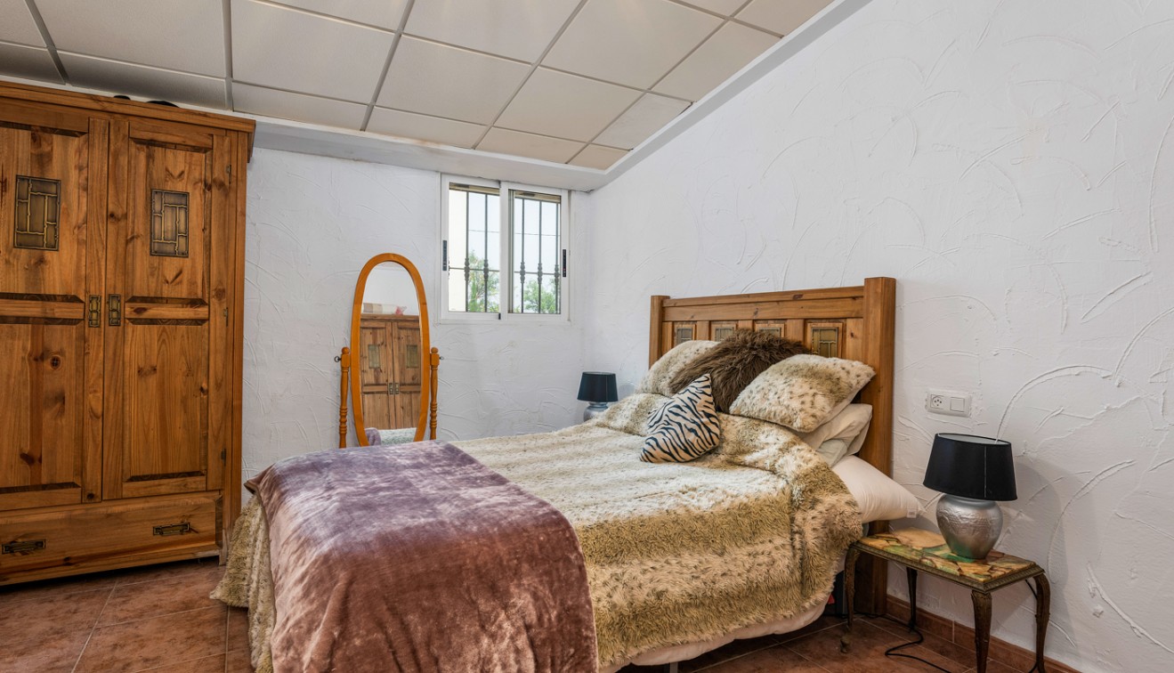 Sale - Country estate - Sax