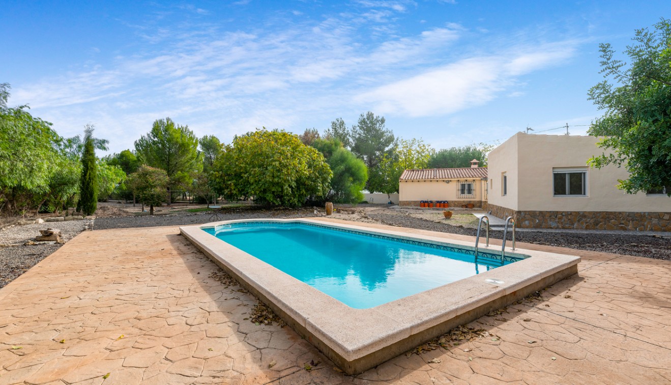 Sale - Country estate - Sax