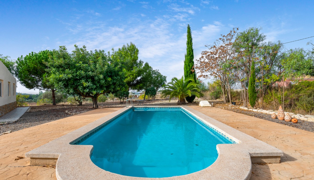 Sale - Country estate - Sax