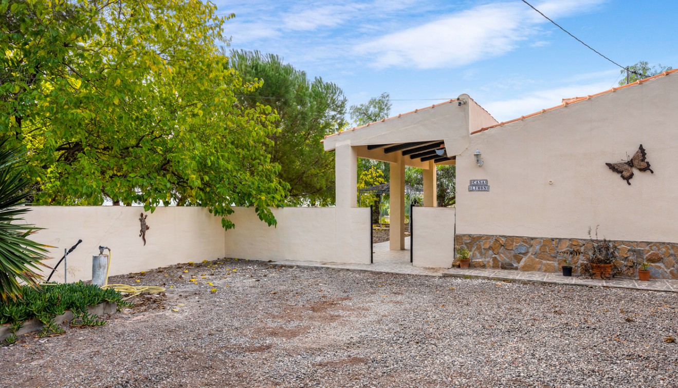 Sale - Country estate - Sax