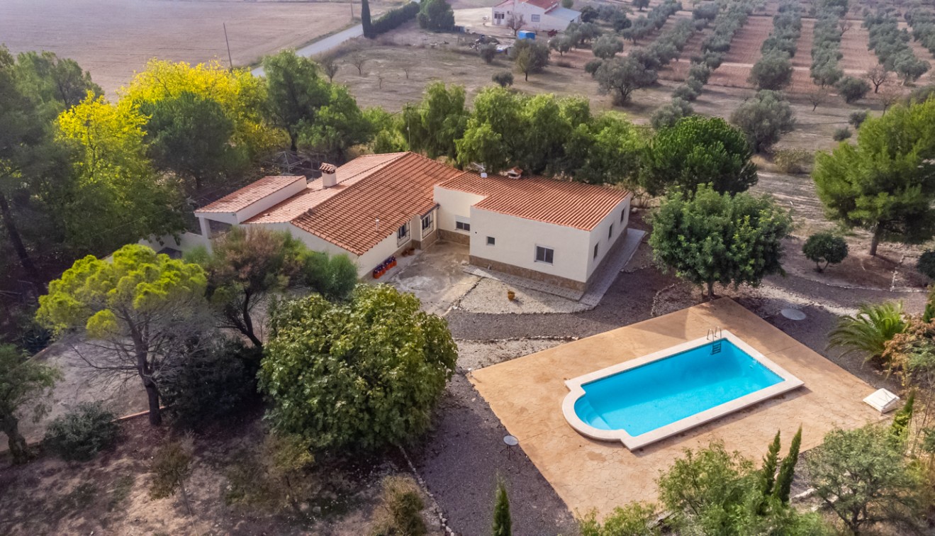 Sale - Country estate - Sax