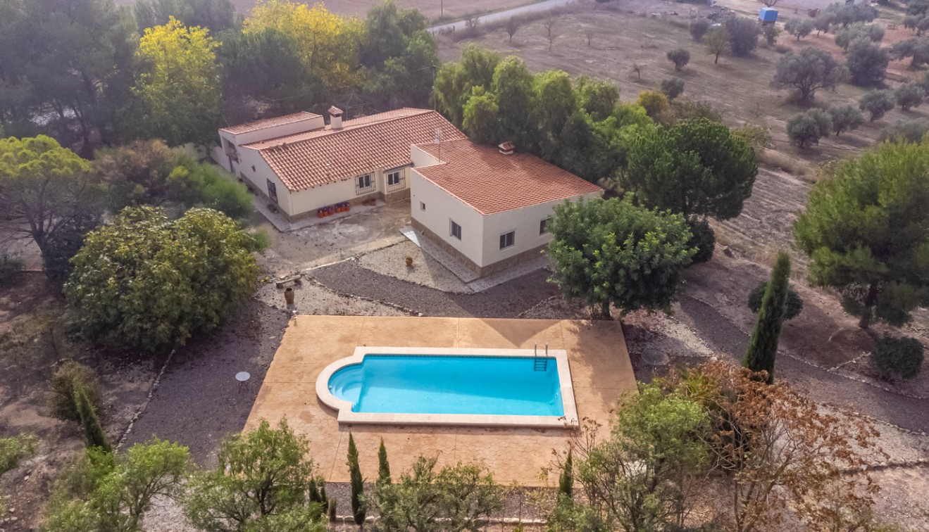 Sale - Country estate - Sax