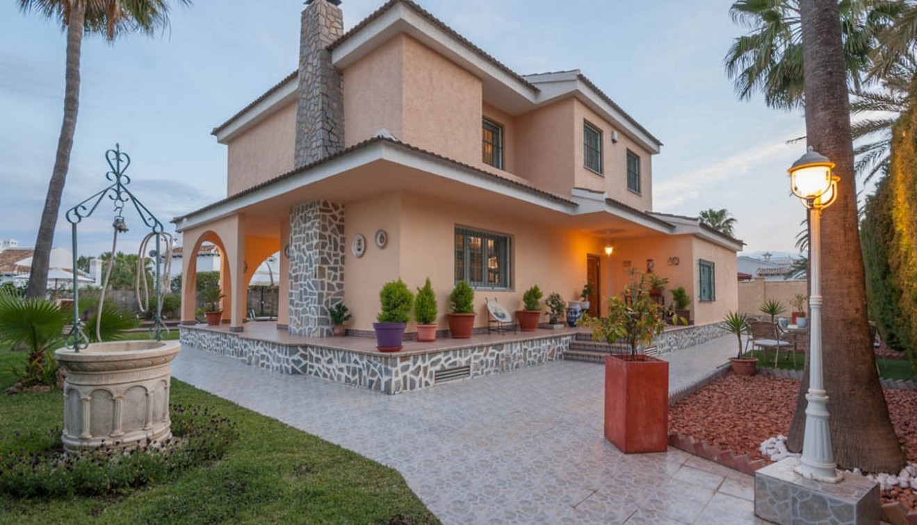 Sale - Villa - La Zenia