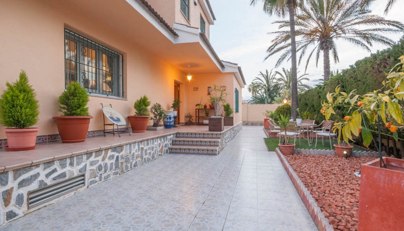 Sale - Villa - La Zenia