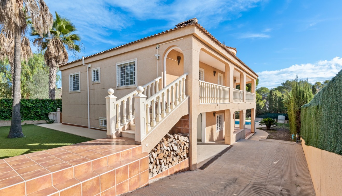 Sale - Villa - Los Balcones