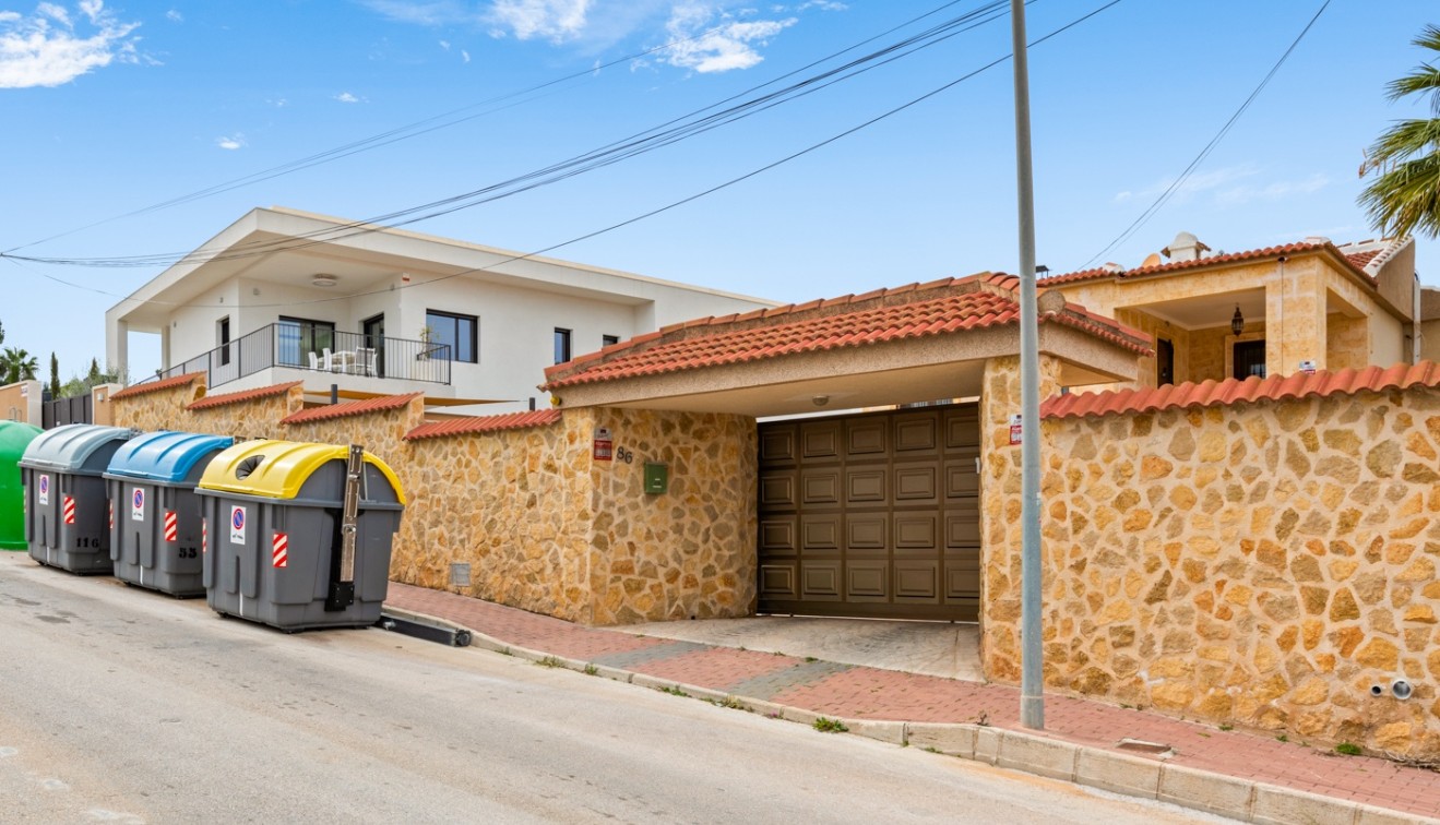 Sale - Villa - Los Balcones