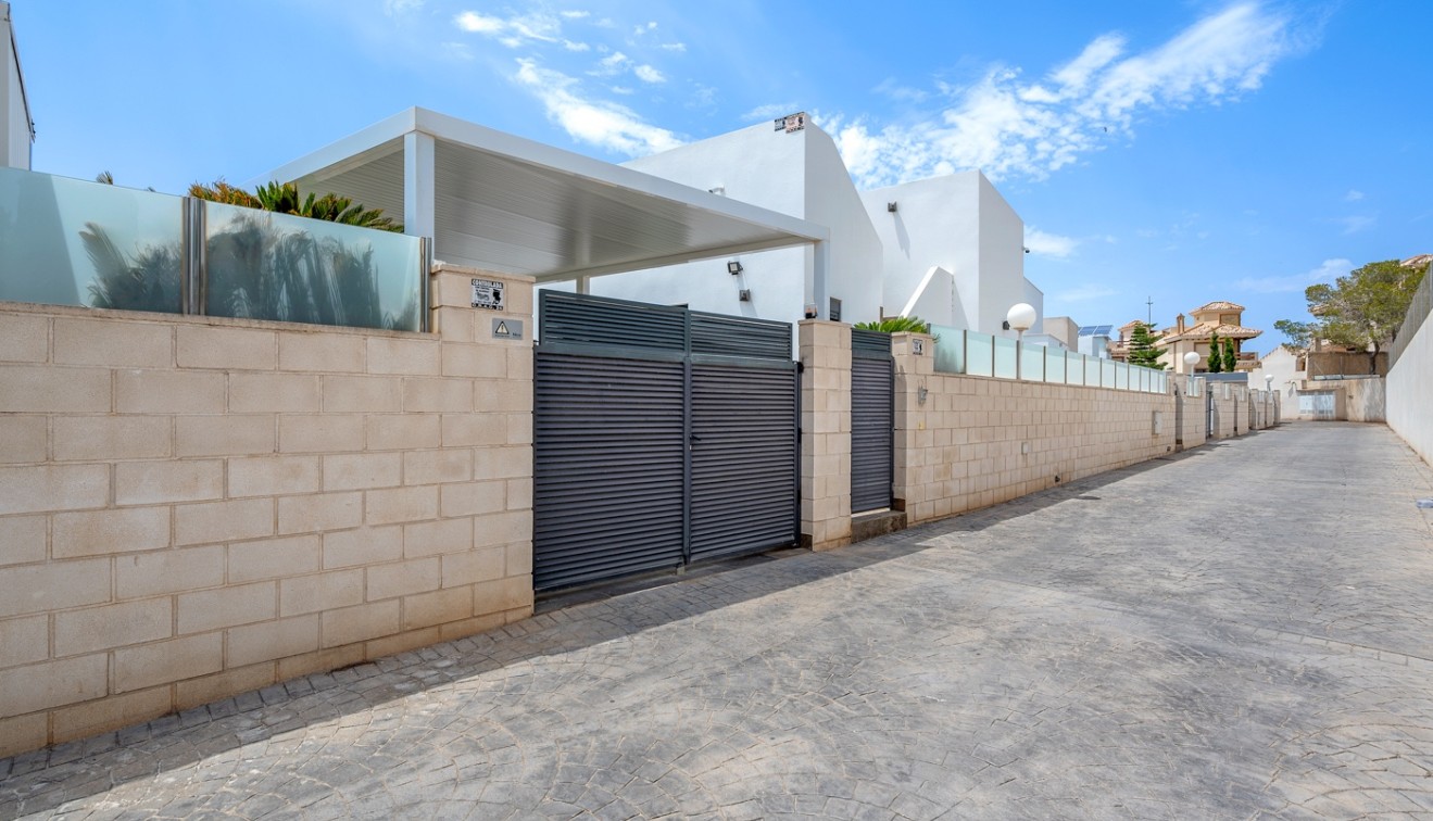 Sale - Villa - Orihuela costa - Villamartín