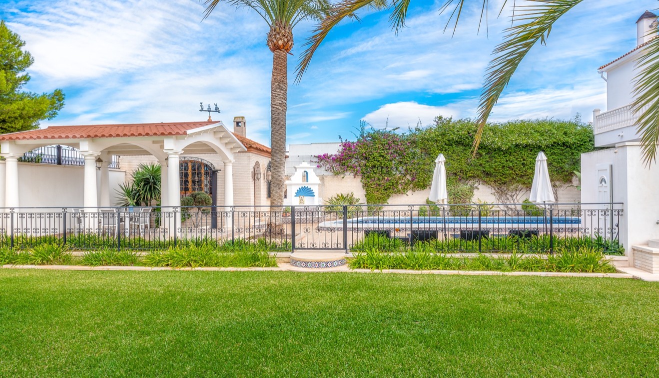 Sale - Villa - San Isidro