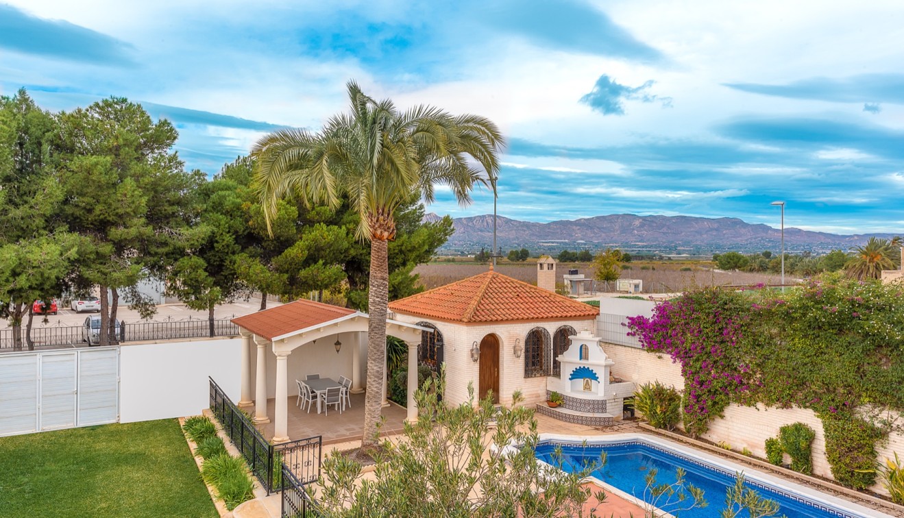 Sale - Villa - San Isidro