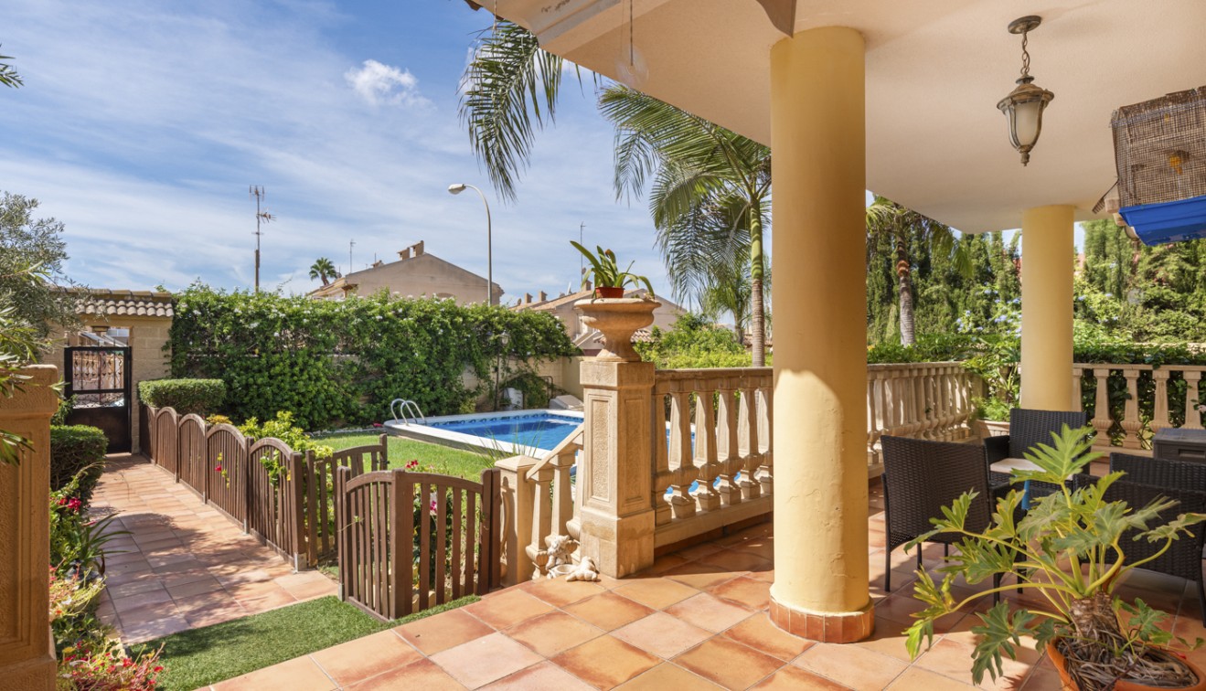 Sale - Villa - Torrevieja - Aguas Nuevas