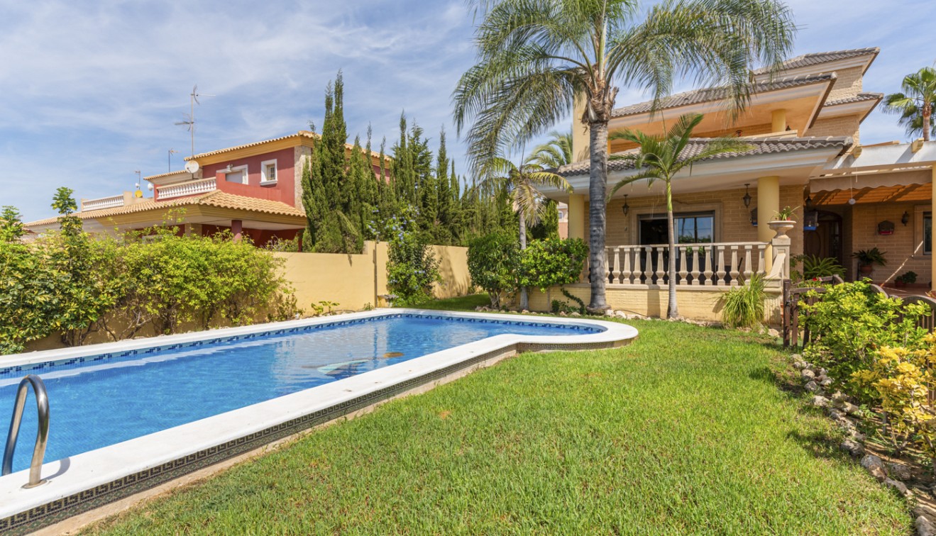 Sale - Villa - Torrevieja - Aguas Nuevas