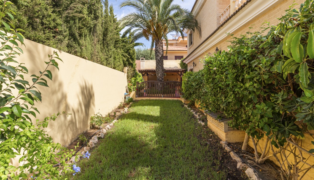 Sale - Villa - Torrevieja - Aguas Nuevas