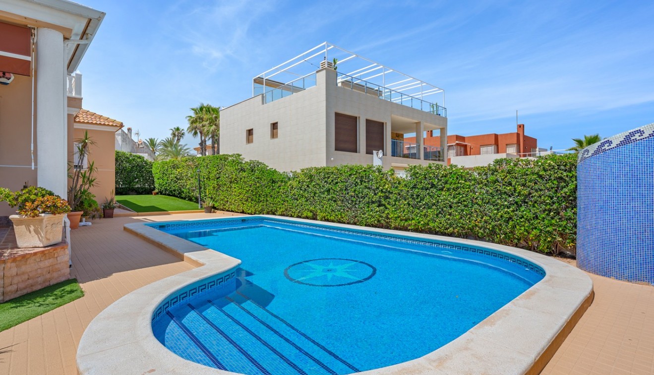 Sale - Villa - Torrevieja - La Mata