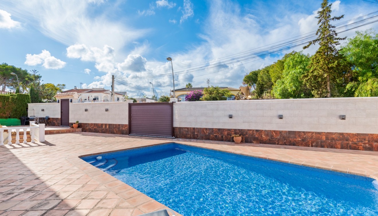 Sale - Villa - Torrevieja - Los Balcones