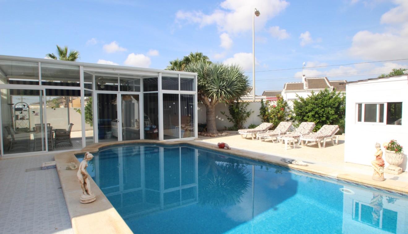 Sale - Villa - Torrevieja - Torrevieja, San Luis
