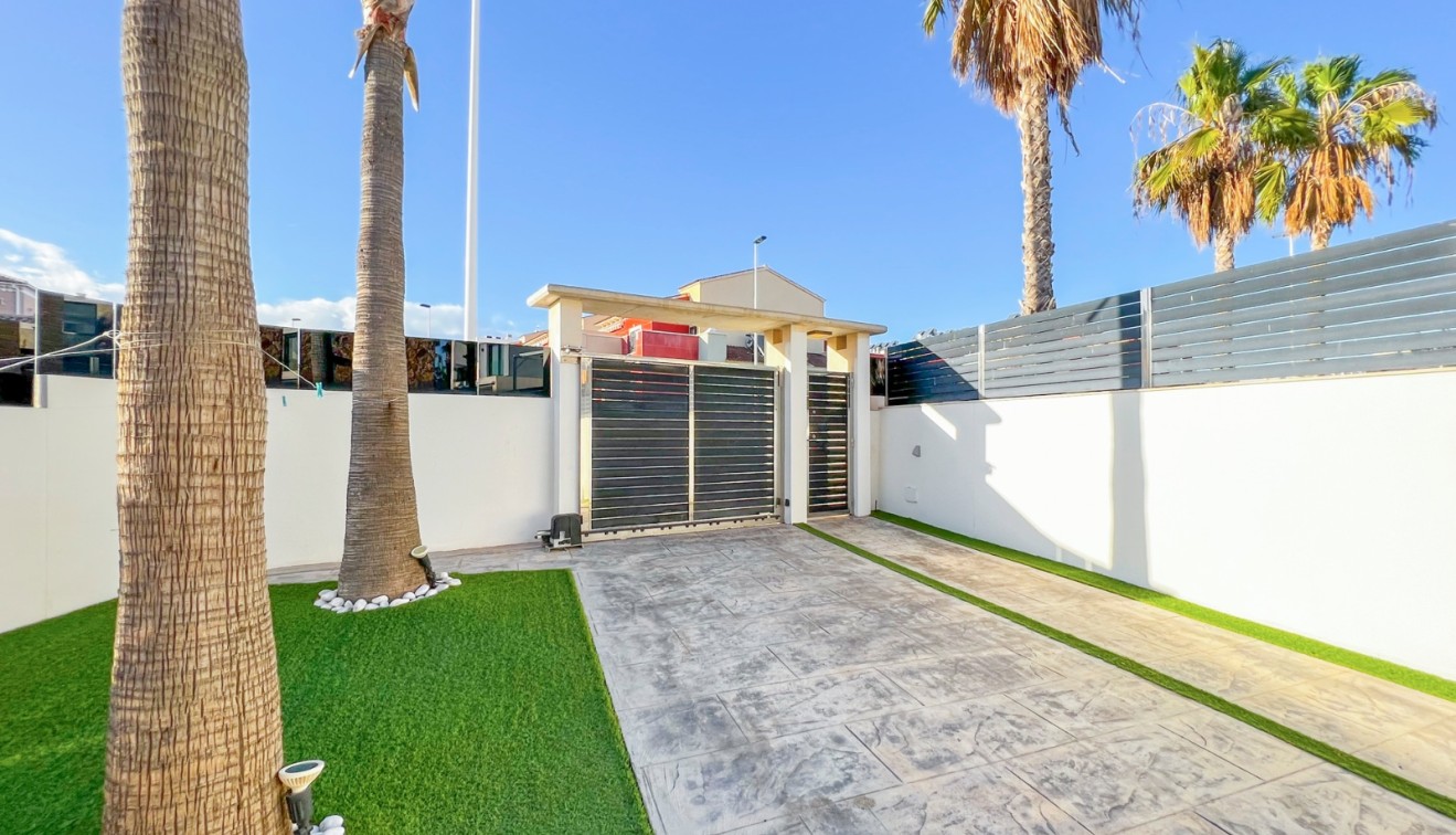 Sale - Villa - Torrevieja