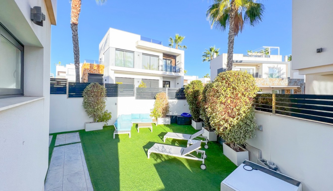 Sale - Villa - Torrevieja