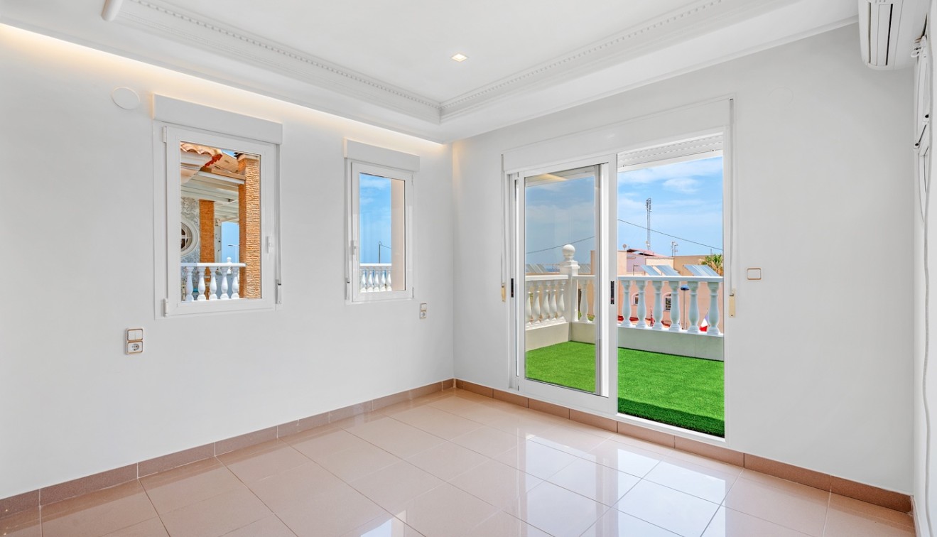 Sale - Villa - Torrevieja