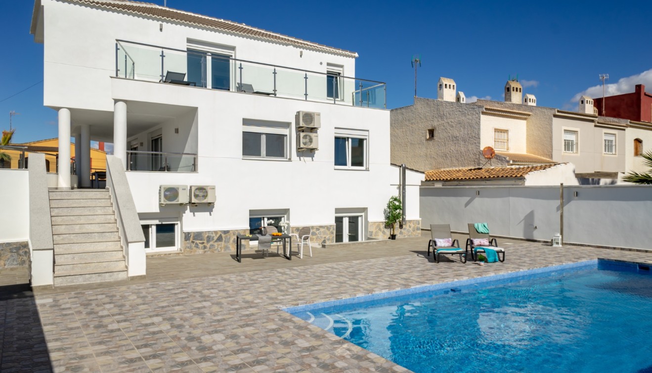 Sale - Villa - Torrevieja