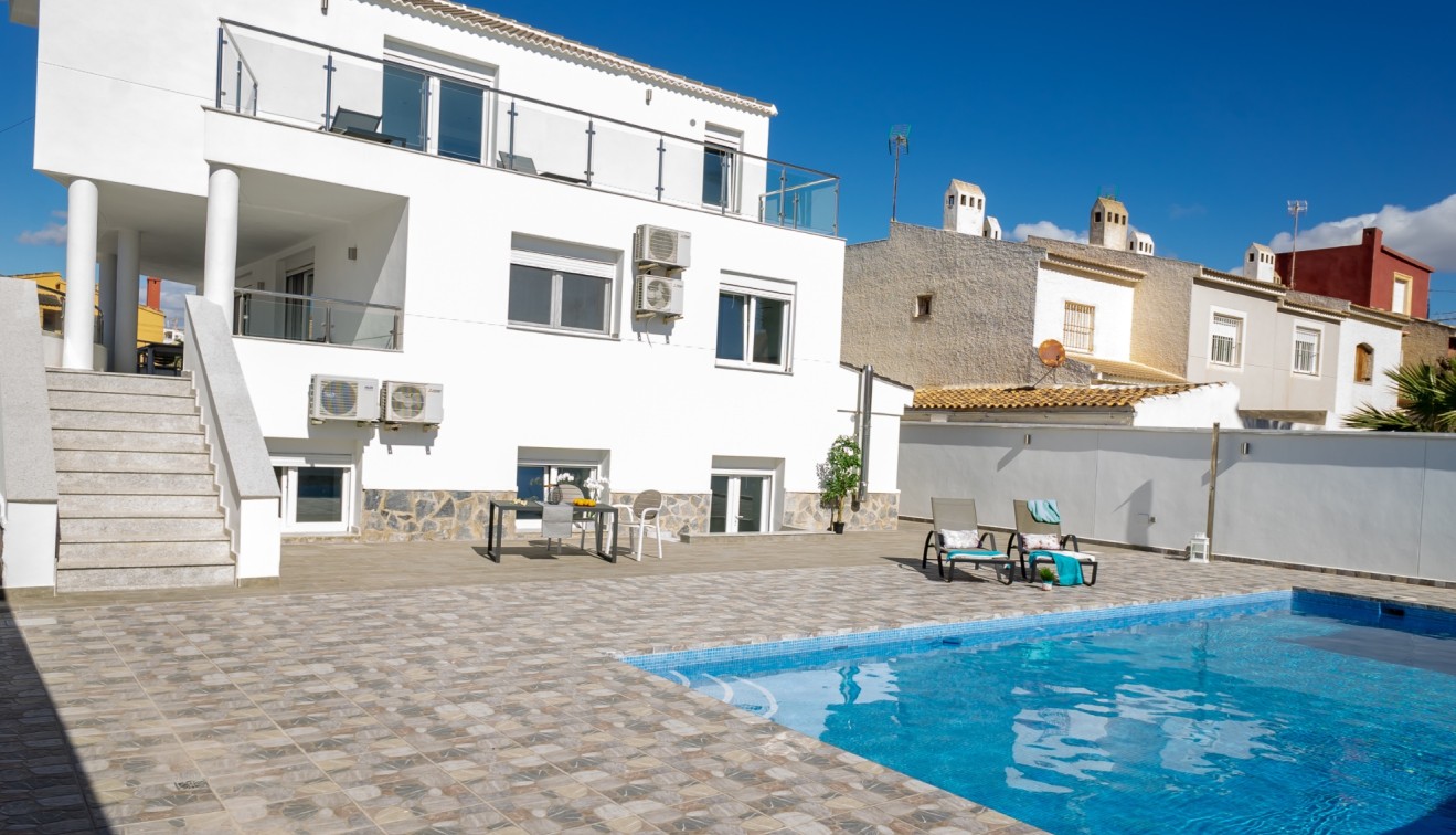 Sale - Villa - Torrevieja