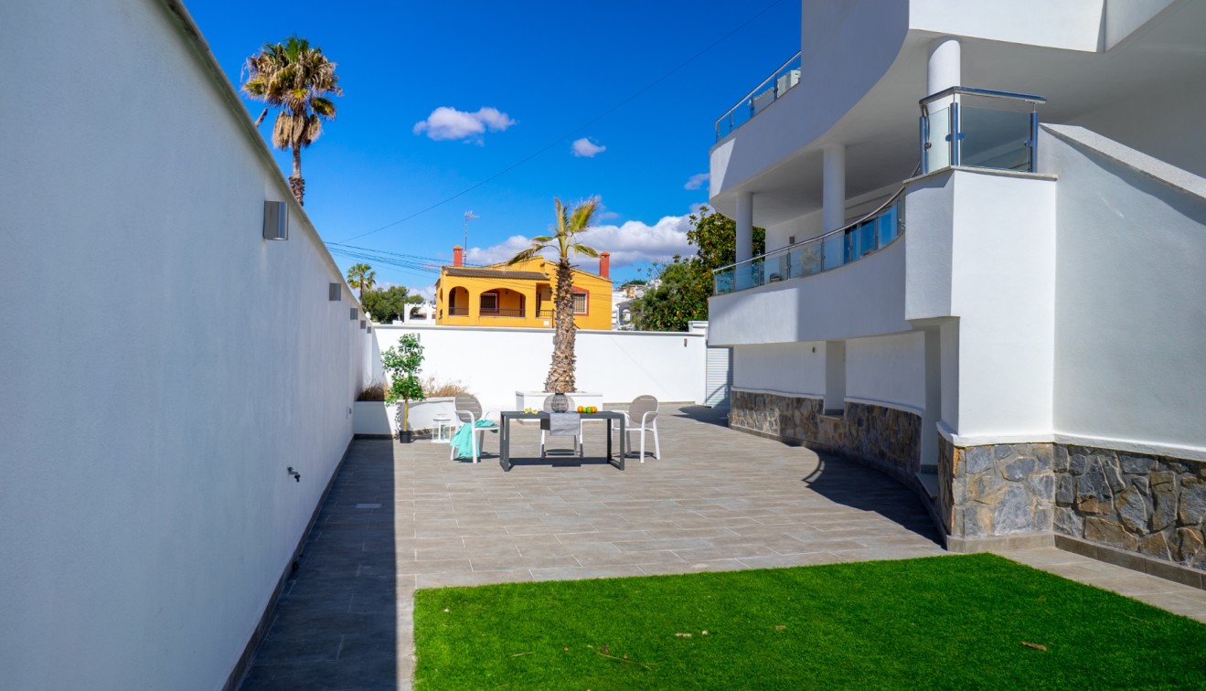 Sale - Villa - Torrevieja