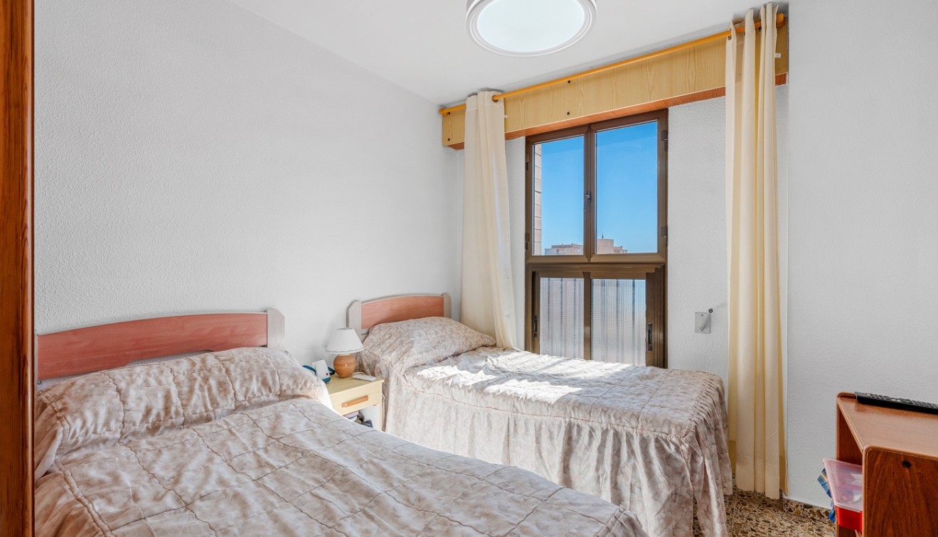 Sprzedaż - Apartament - Arenales del Sol - Segunda linea playa