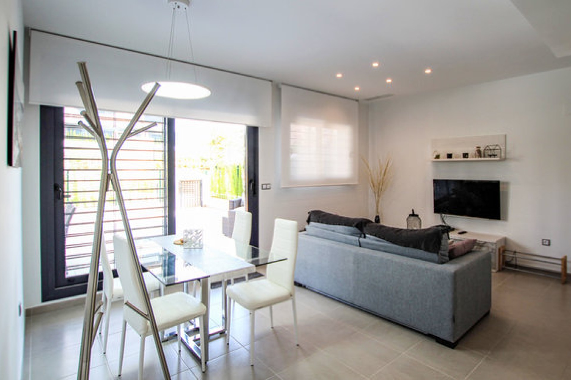 Sprzedaż - Apartament - Arenales del Sol