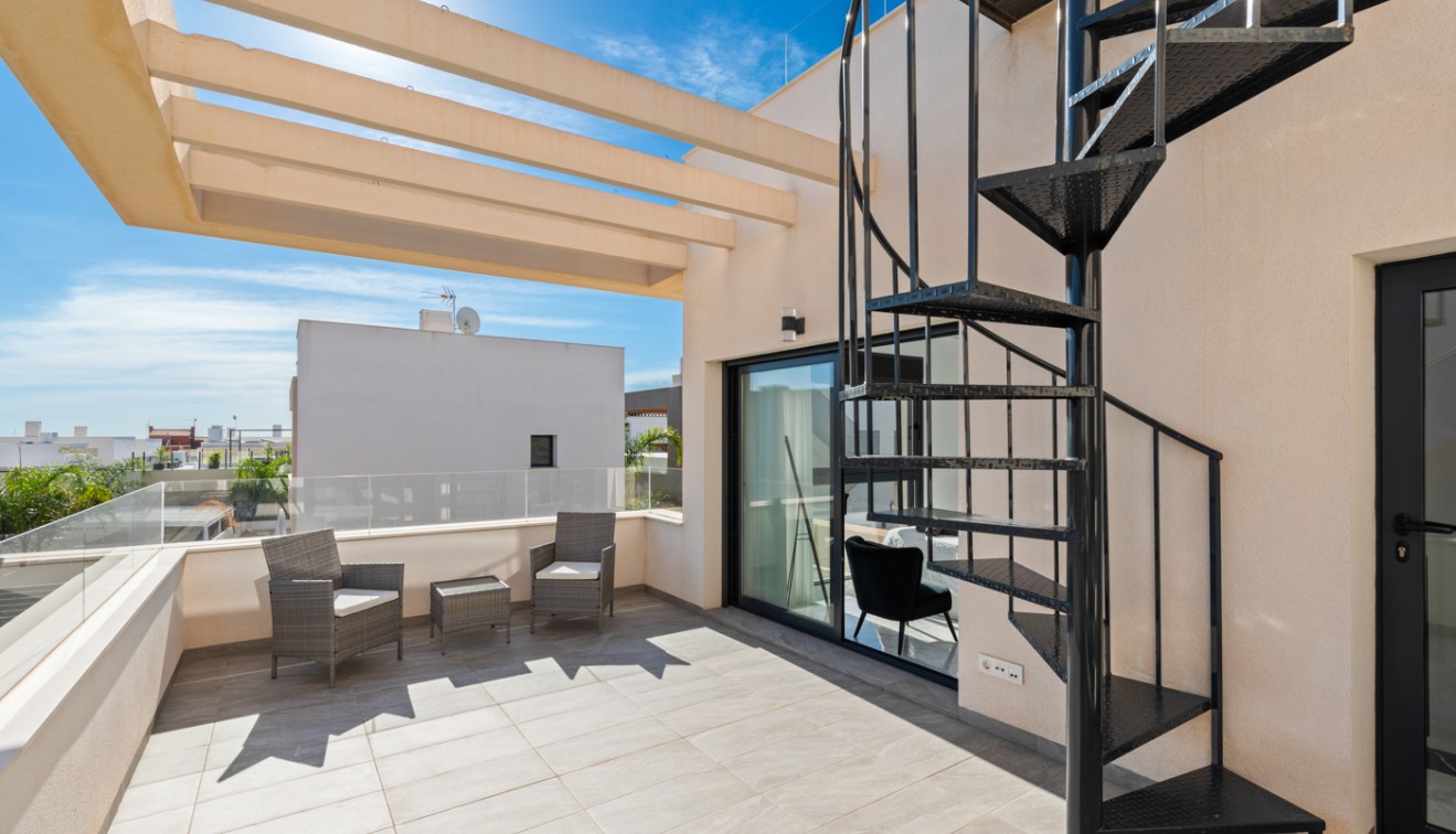 Venta - Chalet - Los Montesinos