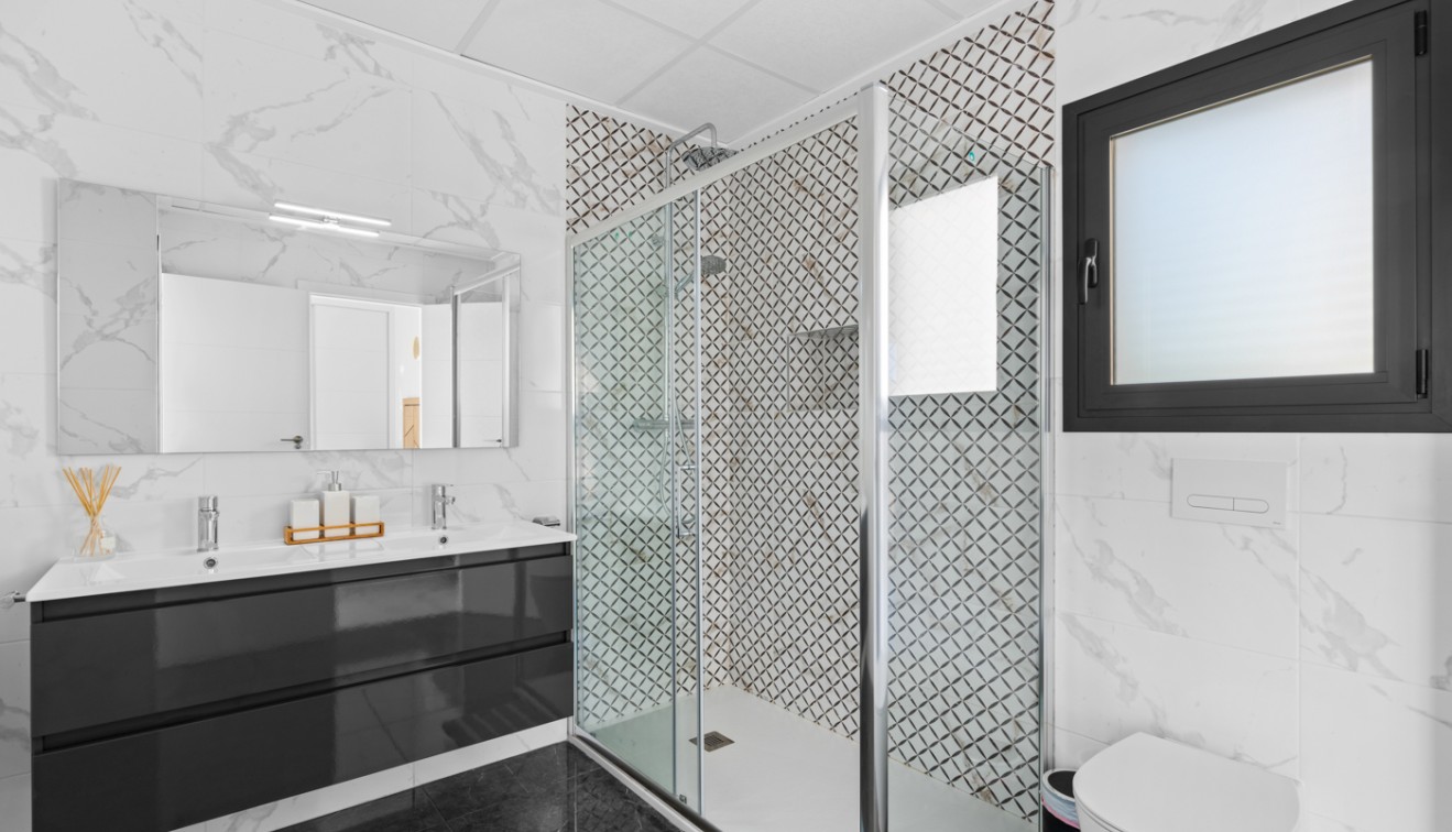 Venta - Chalet - Los Montesinos