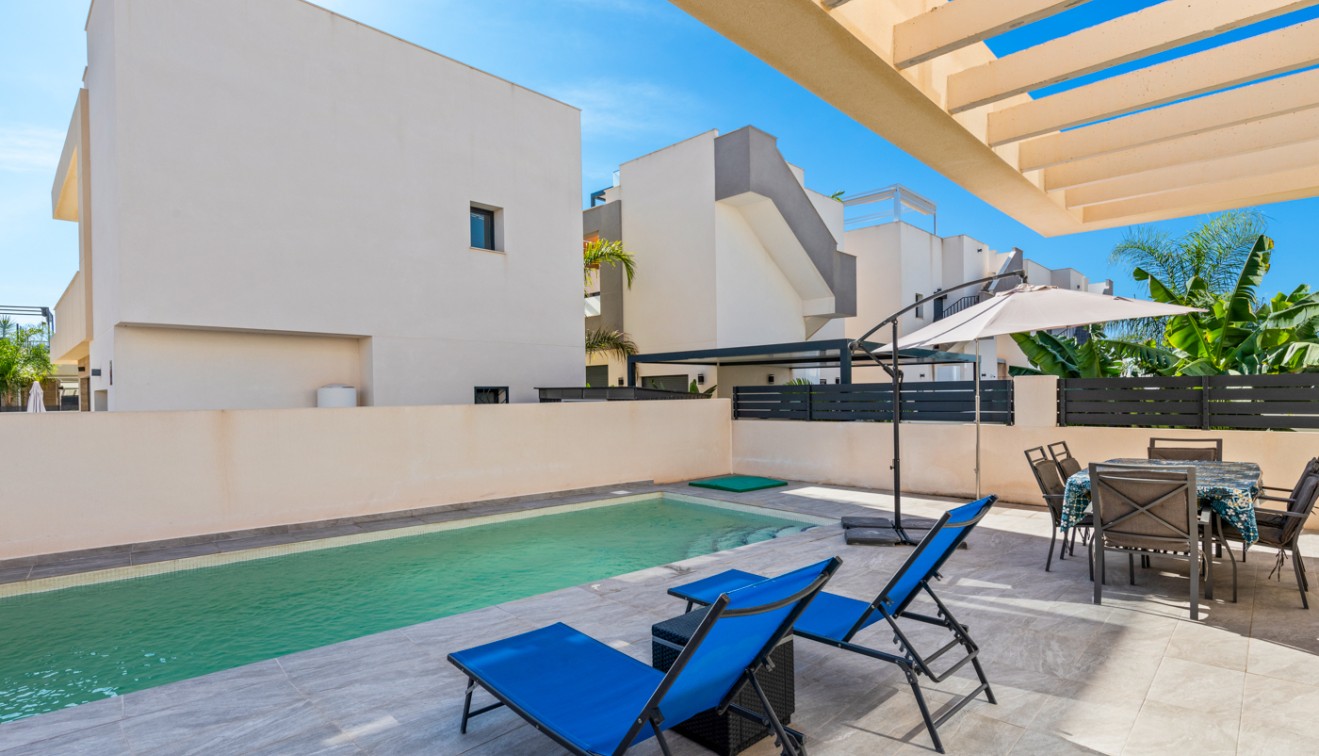 Venta - Chalet - Los Montesinos