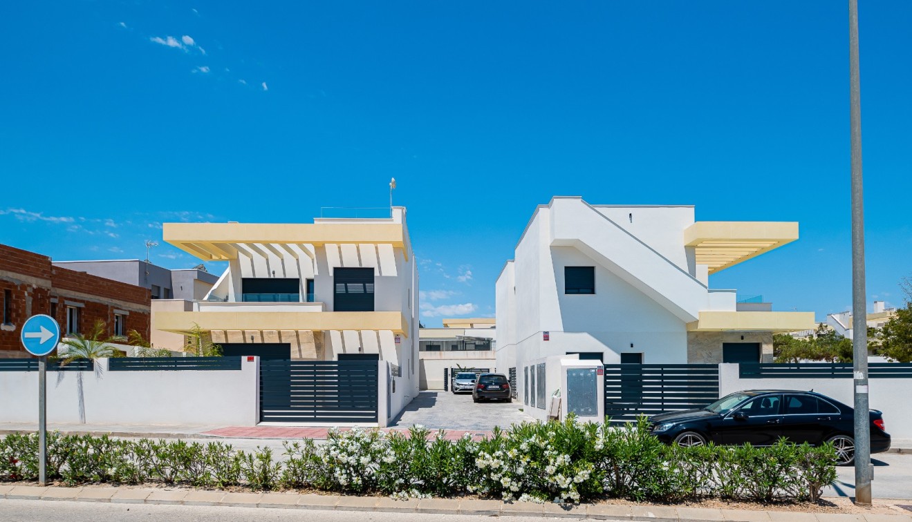 Venta - Chalet - Los Montesinos