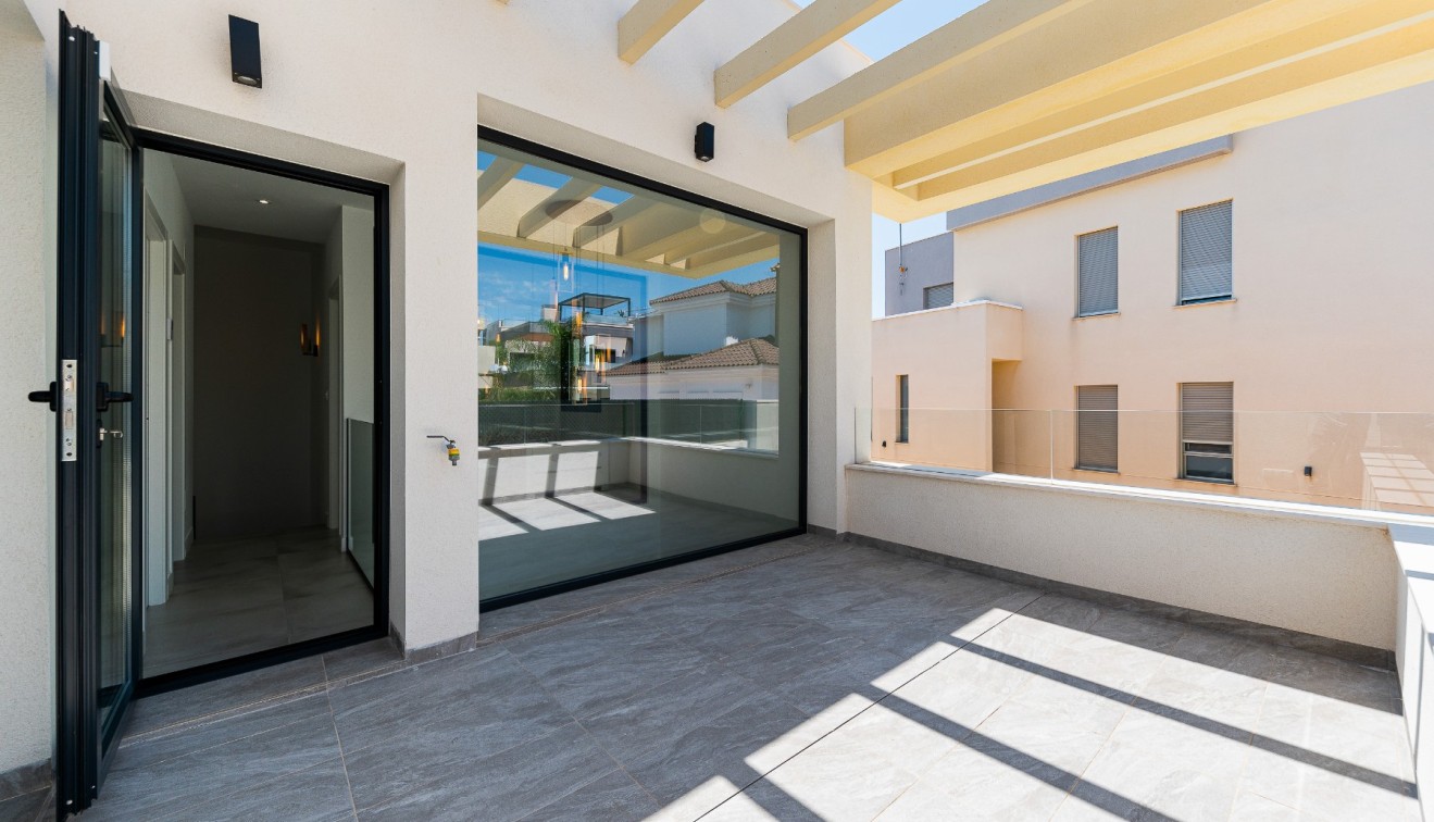 Venta - Chalet - Los Montesinos