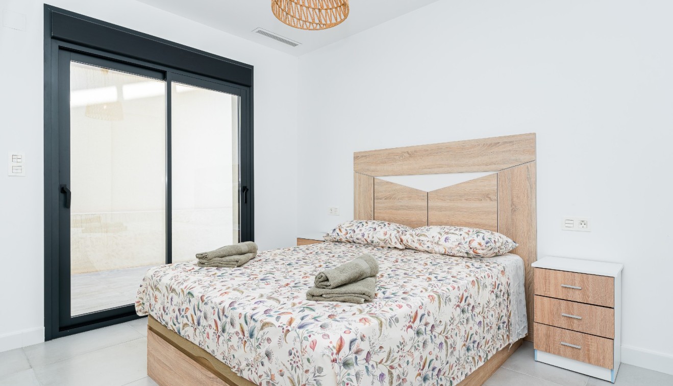 Venta - Chalet - Los Montesinos