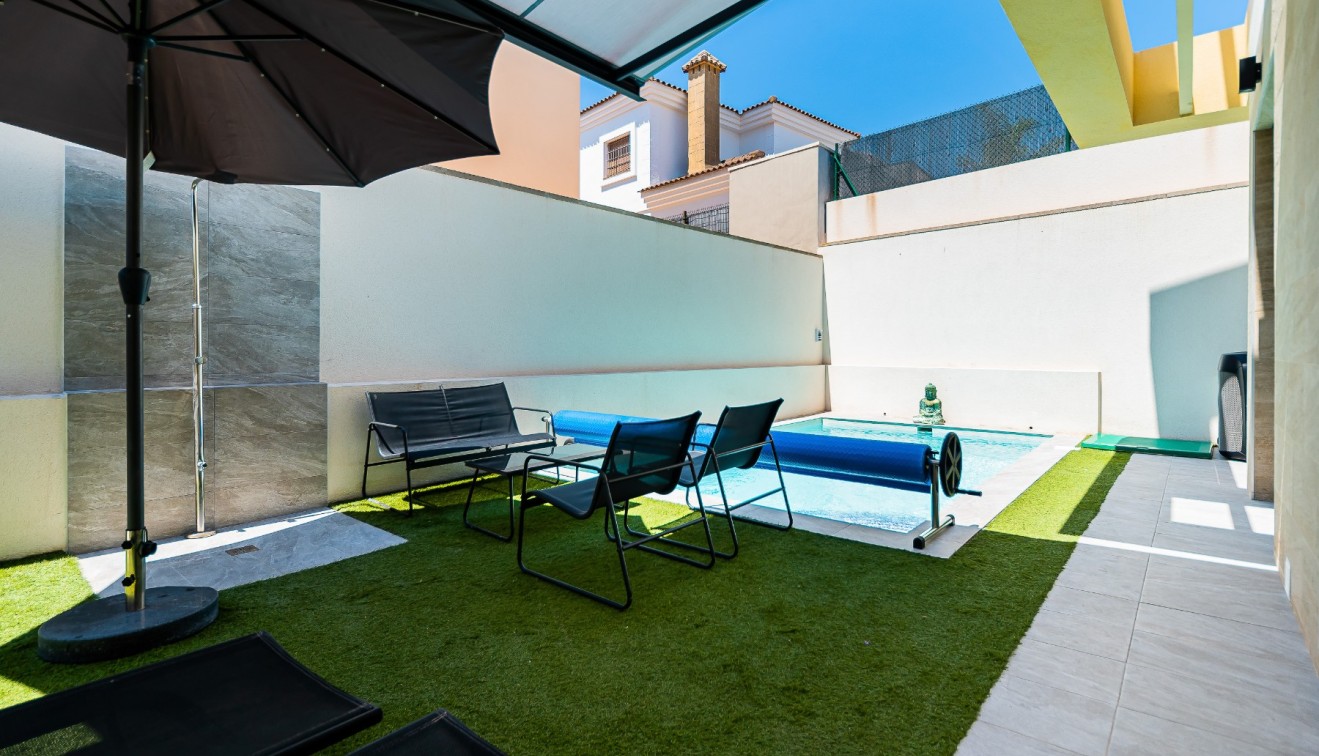 Venta - Chalet - Los Montesinos